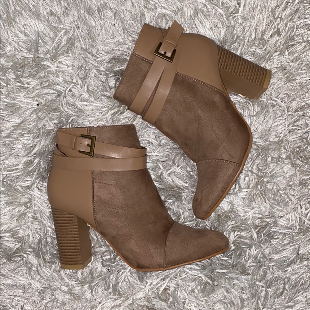 Brown booties! 🤎
